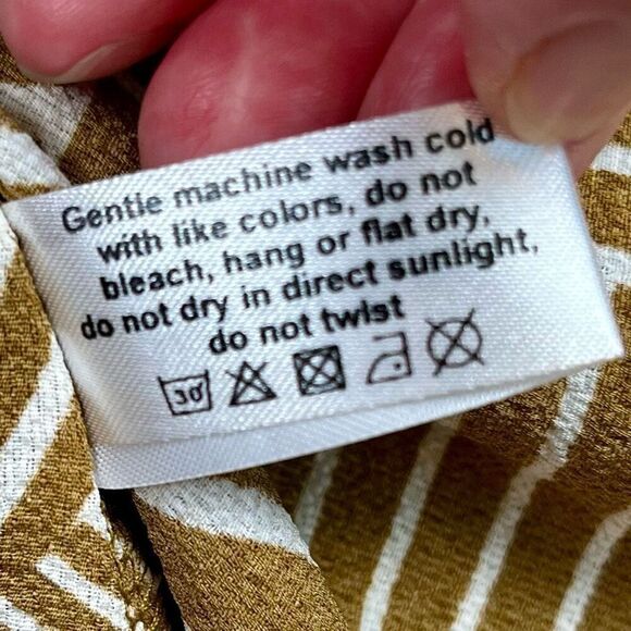 NWT Yak & Yeti Geometric Halter Tank Top Small - Picture 9 of 9